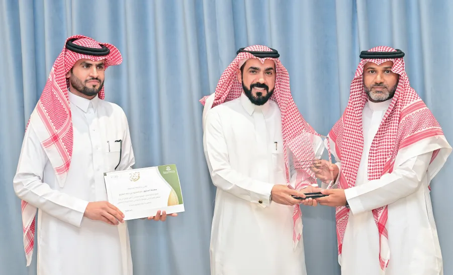 MU VICE-RECTOR HONORS WINNERS OF SCIENTIFIC AWARDS  - جامعة المجمعة 