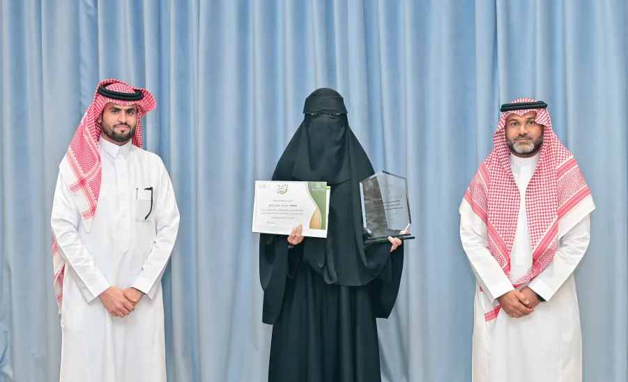 MU VICE-RECTOR HONORS WINNERS OF SCIENTIFIC AWARDS  - جامعة المجمعة 