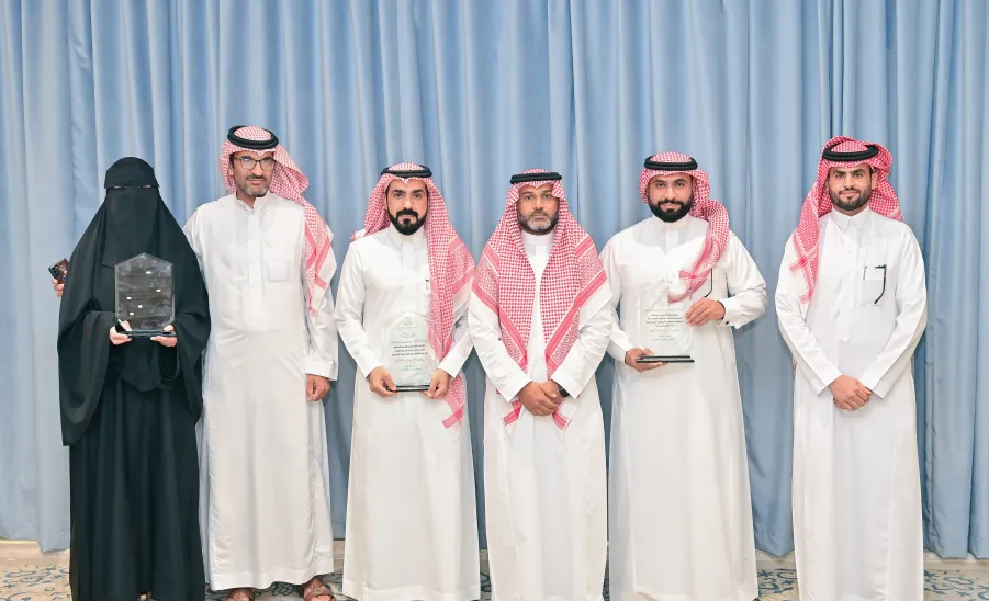 MU VICE-RECTOR HONORS WINNERS OF SCIENTIFIC AWARDS  - جامعة المجمعة 
