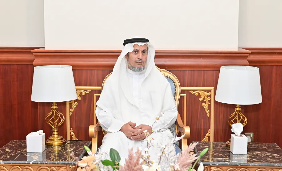 وكيل الجامعة للشؤون التعليمية يكرم منسوبي عمادة شؤون الطلاب ويتسلم تقرير الملتقى الطلابي السادس للموهبة والإبداع - جامعة المجمعة