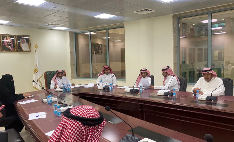 The Energy Efficiency Committee discusses the comprehensive training and awareness plan -  لجنة1