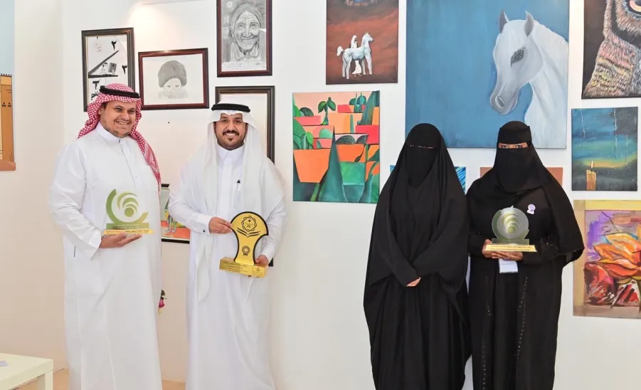 Two students of the Applied College awarded at the 6th Student Forum for Creativity  -  درع 
