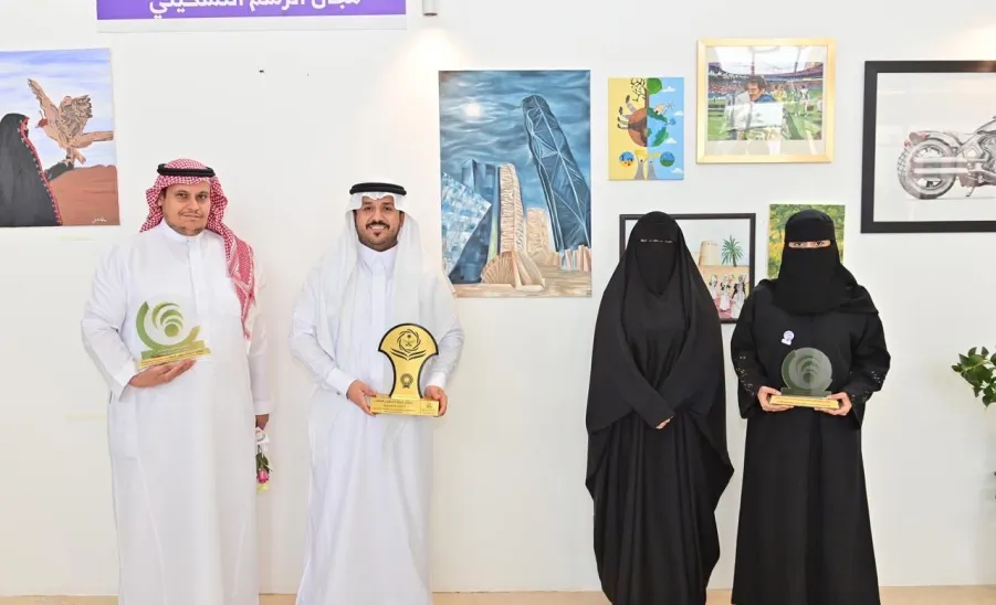 Two students of the Applied College awarded at the 6th Student Forum for Creativity  -  تكريم