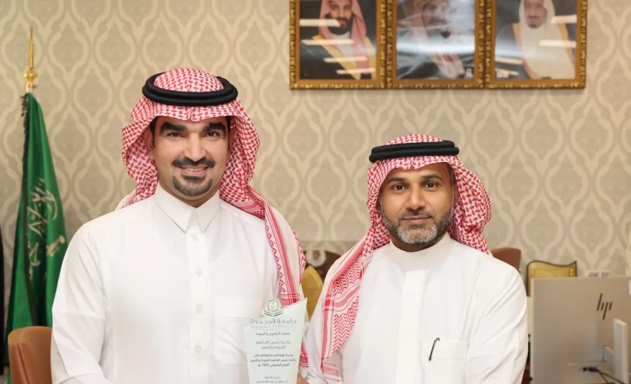 وكالة الجامعة للدراسات العليا والبحث العلمي تهنئ المنيع لحصوله على المركز الأول في جائزة رئيس الجامعة للجودة والتميز - #