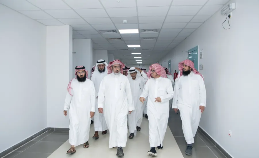 MU's Vice-Rector on a tour of inspection to the College of Sharia and Law -  وكيل جامعة المجمعة للتنمية والاستثمار يتفقد مقر كلية الشريعة والقانون بمحافظة الغاط