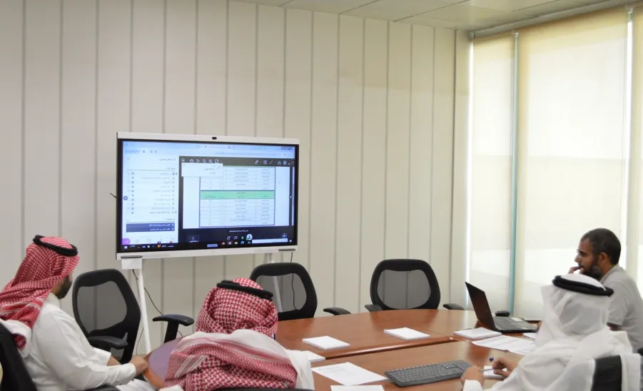 The Curricula and Study Plans Committee discusses health colleges' study plans  -  اجتماع لجنة الخطط 13