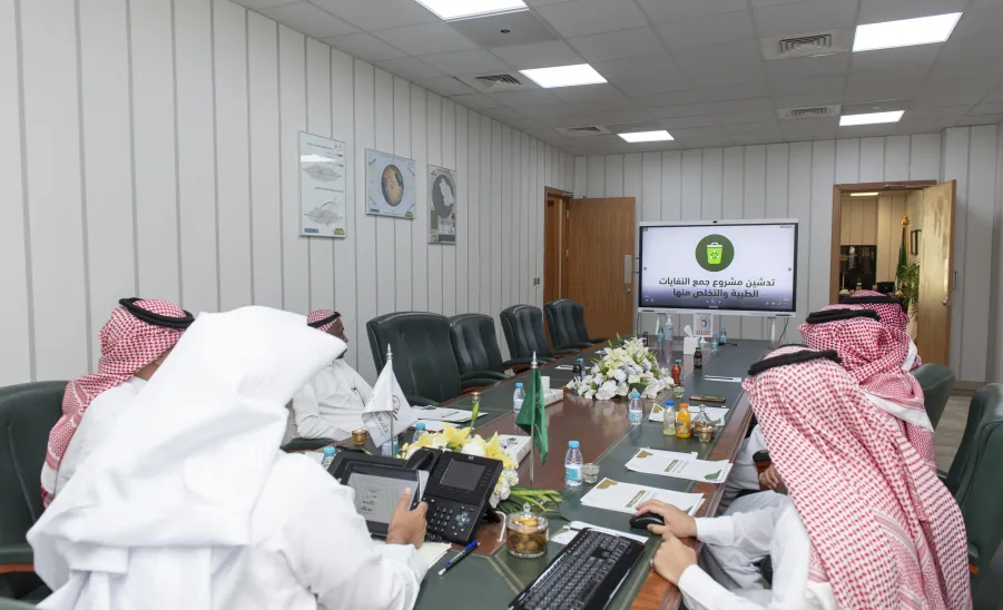 MU Vice-Rector for Development and Investment launches  environmental projects -  تدشين مشروع المسح الاشعاعي ومشروع جمع النفايات الطبية والتخلص منها