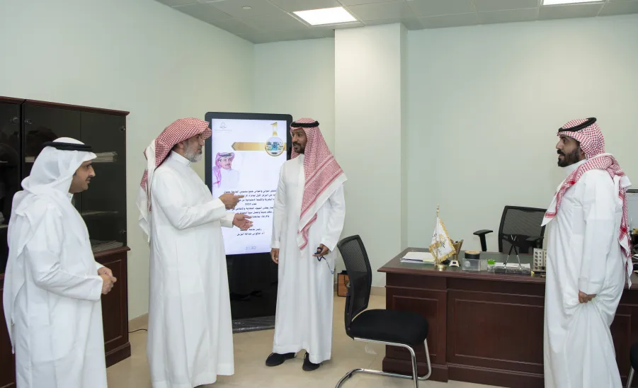 MU VICE-RECTOR VISITS THE GENERAL ADMINISTRATION OF PERFORMANCE AND COMPLIANCE
 - وكيل الجامعة للتنمية والاستثمار يزور الإدارة العامة للأداء والامتثال