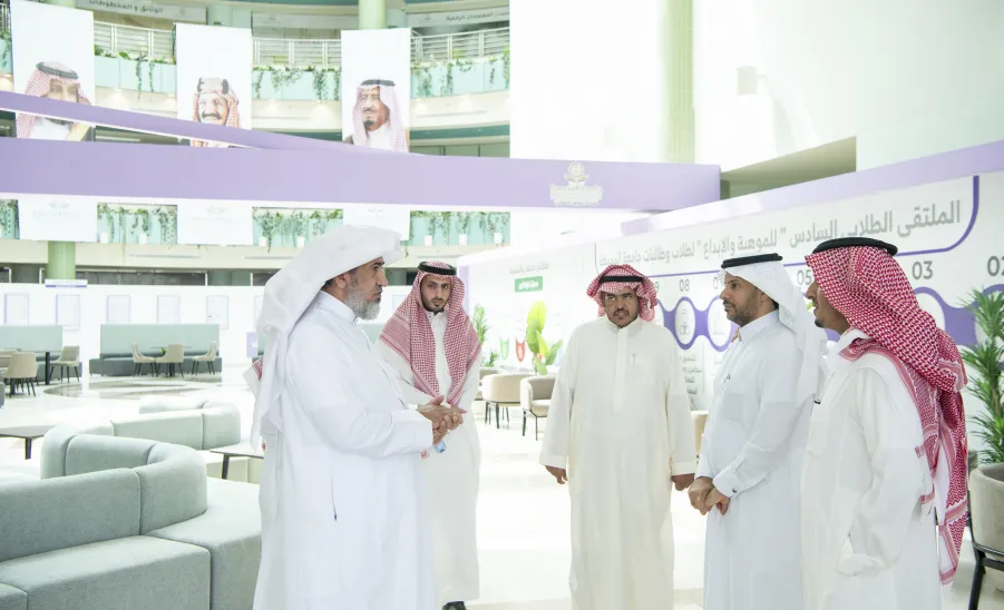 The Vice-Rector on a tour of inspection to two colleges  -  وكيل جامعة المجمعة للتنمية والاستثمار يتفقد مقر كلية إدارة الأعمال وكلية التربية بالمجمعة