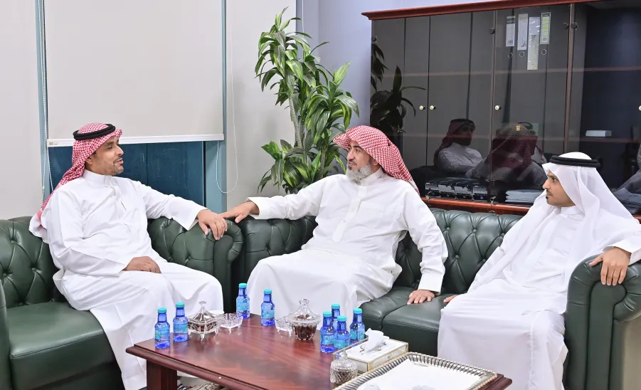MU VICE-RECTOR VISITS THE GENERAL ADMINISTRATION OF HUMAN RESOURCES  - جامعة المجمعة