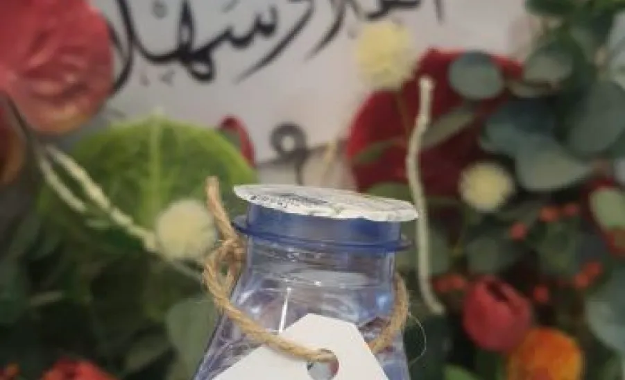 الإدارة العامة للخدمات تستقبل الطالبات مع بداية العام الجامعي بالورود - 1