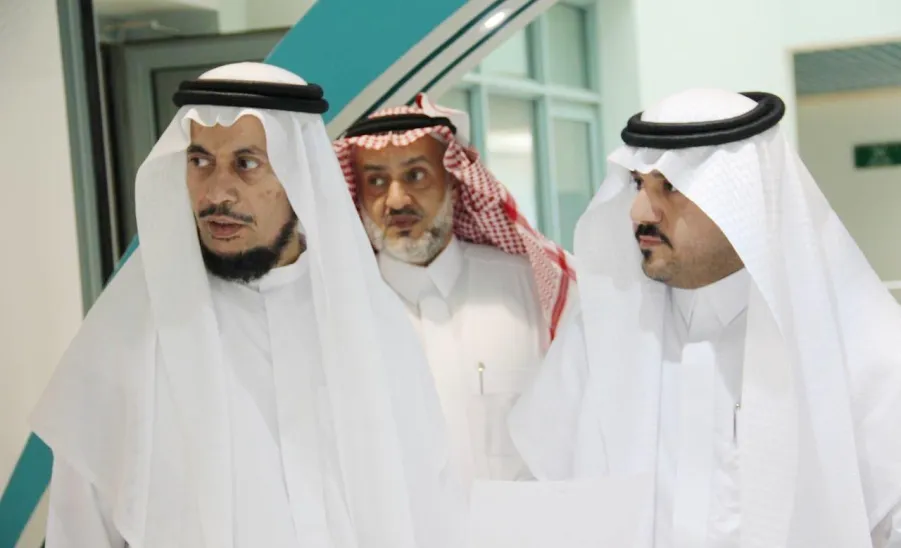 The Vice-Rector for Educational Affairs on inspection tour to Applied College - جولة تفقدية 