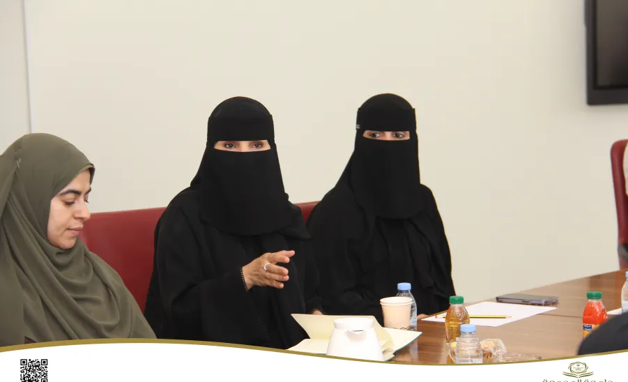 عميد الكلية تعقد اجتماعاً بالوكلاء والأعضاء ورؤساء الأقسام  - اجتماع عميد الكلية بالوكلاء والأعضاء ورؤساء الأقسام استعداداً للعام الدراسي الجديد 1446هـ