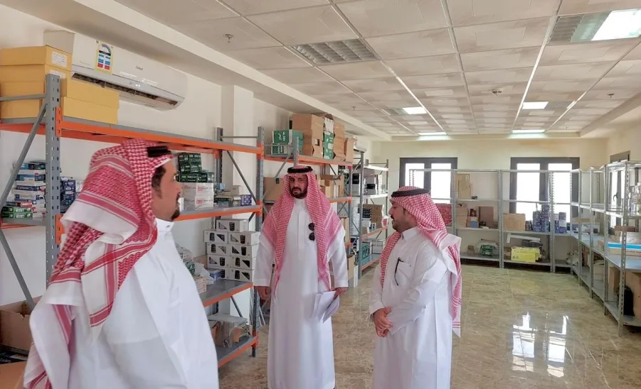 الرئيس التنفيذي للكلية التطبيقية يقوم بجولة تفقدية بفرع الكلية برماح - زيارة رماح