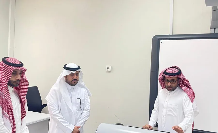 الرئيس التنفيذي للكلية التطبيقية يقوم بزيارة بفرع الكلية بالزلفي - زيارة الزلفي 