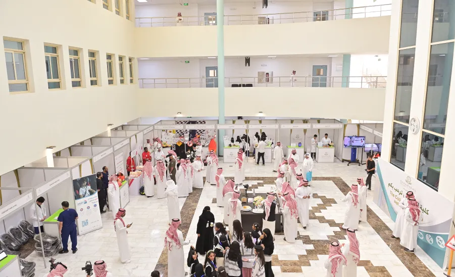 TRAFFIC SAFETY EXHIBITION HELD BY MU IN HAWTAT SUDAIR
 -  جامعة المجمعة