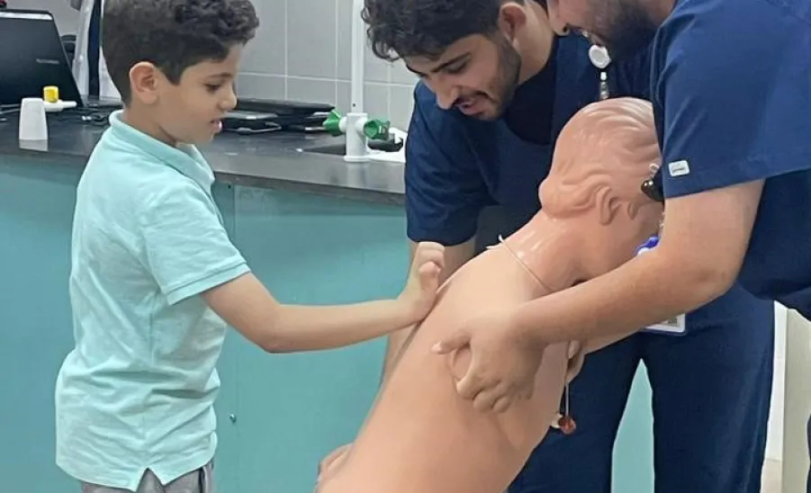 The College of Nursing conducts an initiative on first aid  -  كلية التمريض تقيم مبادرة بعنوان "لحظات تهب عمراً لمن تحب"