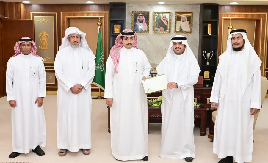 MU rector honors the Applied College  -  تكريم