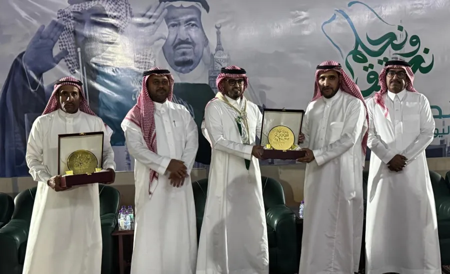 عمادة شؤون الطلاب تكرم الإدارة العامة للمشروعات والتشغيل والصيانة - تكريم