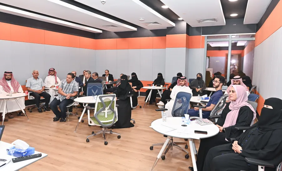عمادة التطوير والجودة تختتم الجولة الثانية من لقاءات التهيئة لمشروع تجديد الاعتماد المؤسسي للجامعة - .