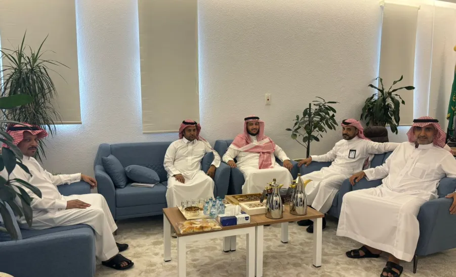 A team of the Archives & Records Center visits the Qassim University  - .