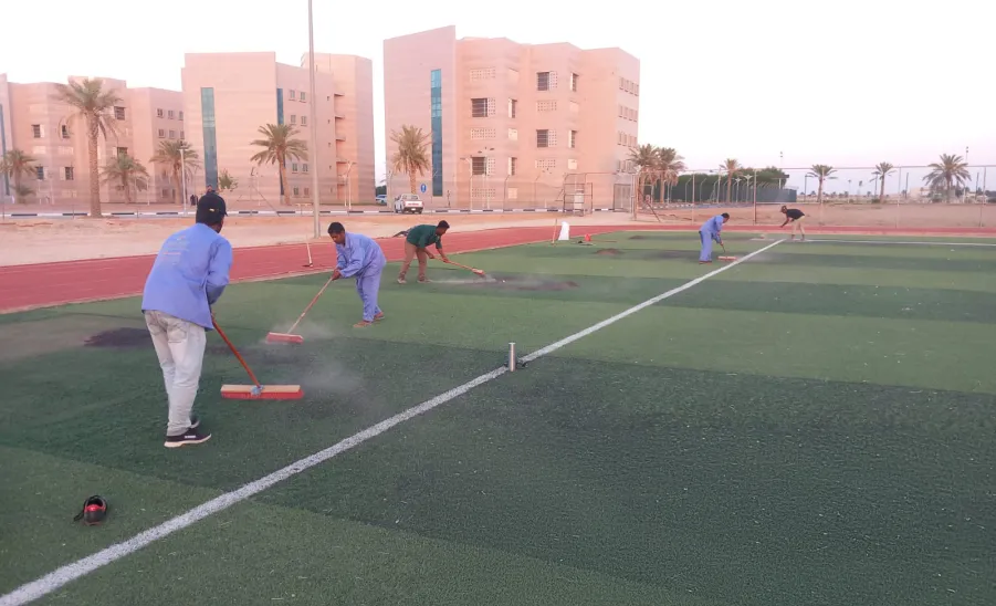 The General Administration of Projects maintains the university's stadium  - صورة