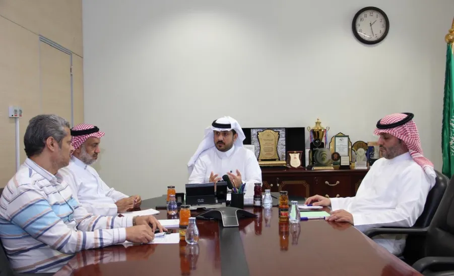 CEO of Applied College forms committees for quality assurance and programs development  - اجتماع 