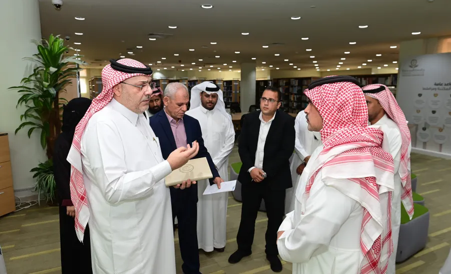 The Deanship welcomes a member of the final mock visit team to renew the institutional accreditation - زياره٢