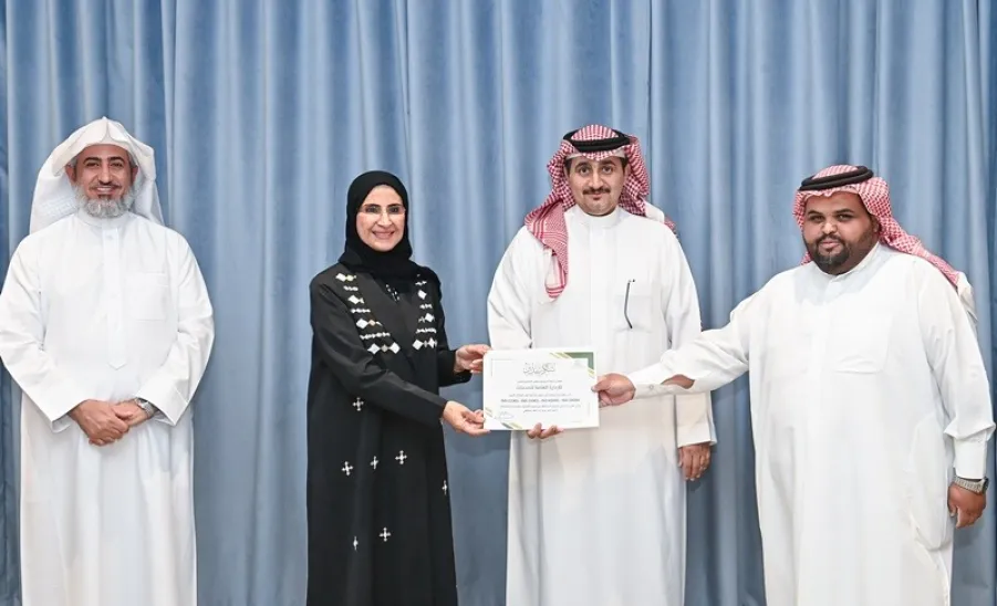 رئيس الجامعة يكرم الإدارة العامة للخدمات نظير إسهامها في حصول الجامعة على عدد من شهادات الإيزو - I