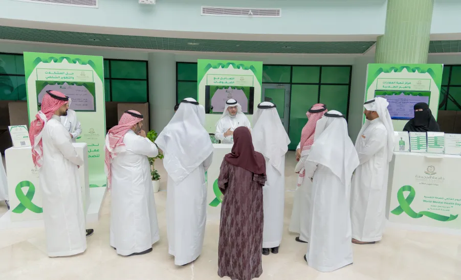 MU CELEBRATES THE WORLD MENTAL HEALTH DAY 2024 - وكيل الجامعة للشؤون التعليمية يتجول في معرض الصحة النفسية 