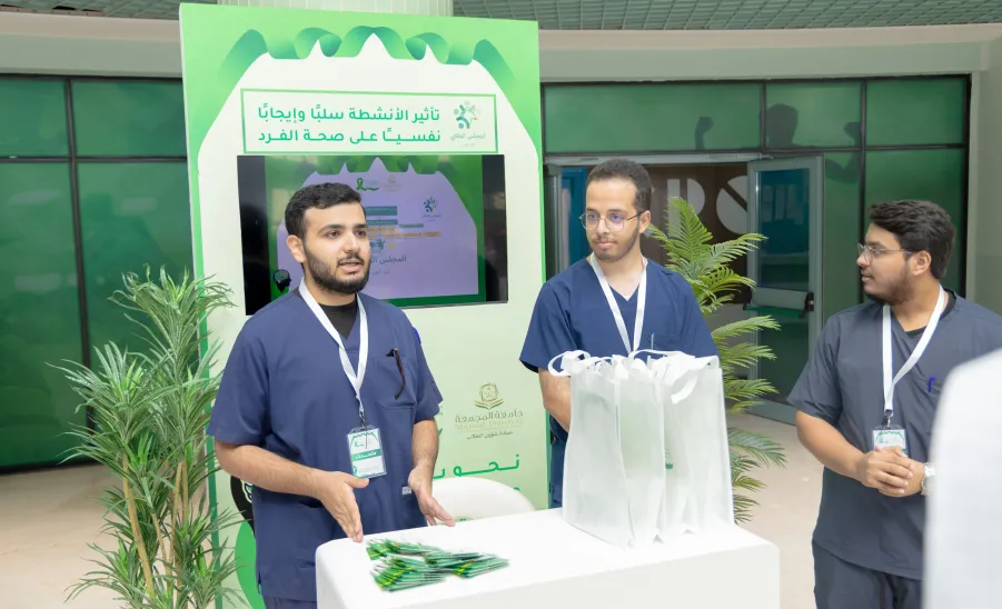 MU CELEBRATES THE WORLD MENTAL HEALTH DAY 2024 - وكيل الجامعة للشؤون التعليمية يتجول في معرض الصحة النفسية 