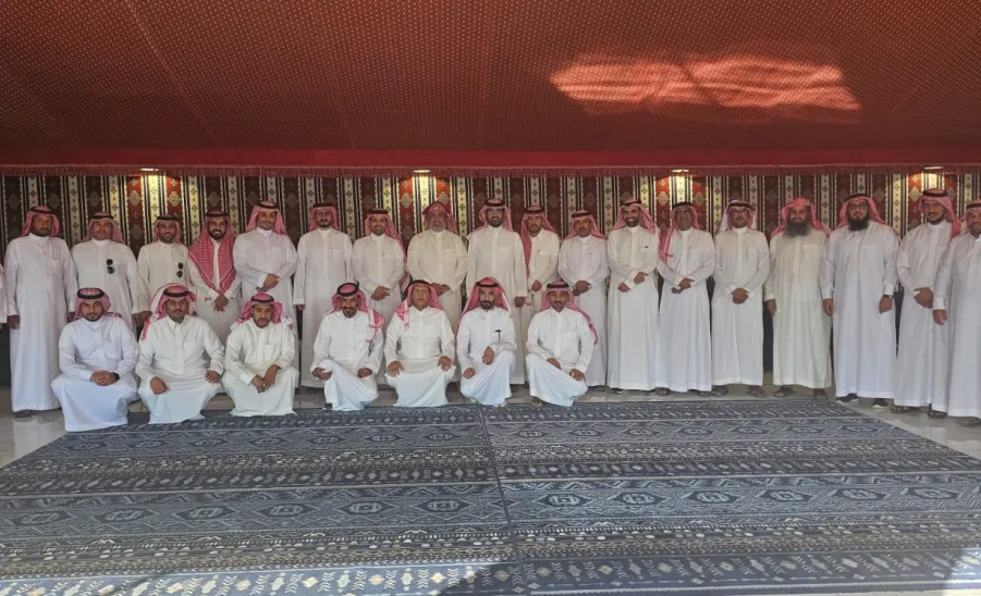 منسوبو إدارة المشروعات والتشغيل والصيانة يودعون المهندس محمد بن دخيل الله المطيري - صورة