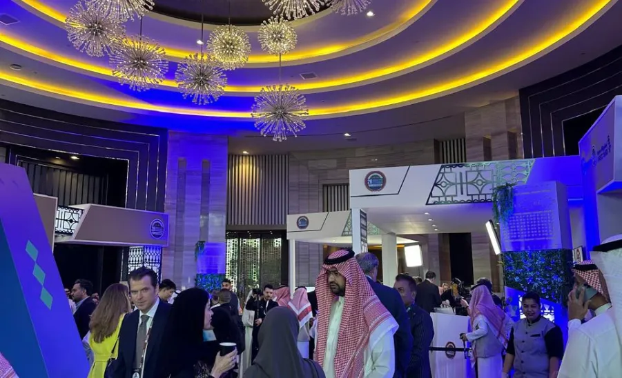 طلبة الجامعة في زيارة لمؤتمر الاستثمار العالمي 2024 م - 3
