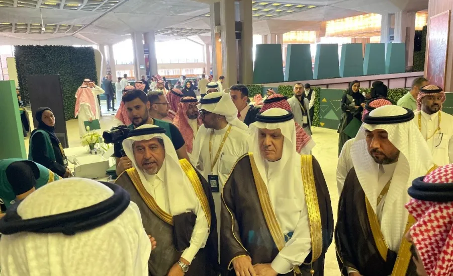 The College of Engineering presents a paper in the Road Safety and Sustainability Conference -  طلاب كلية الهندسة يشاركون بورقة علمية في مؤتمر سلامة واستدامة الطرق