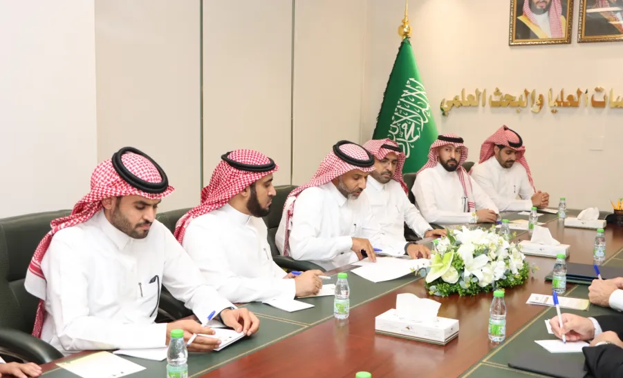 A DELEGATION OF EAST ANGLIA UNIVERSITY VISITS MU TO SEEK MEANS OF COOPERATION BETWEEN TWO SIDES - #