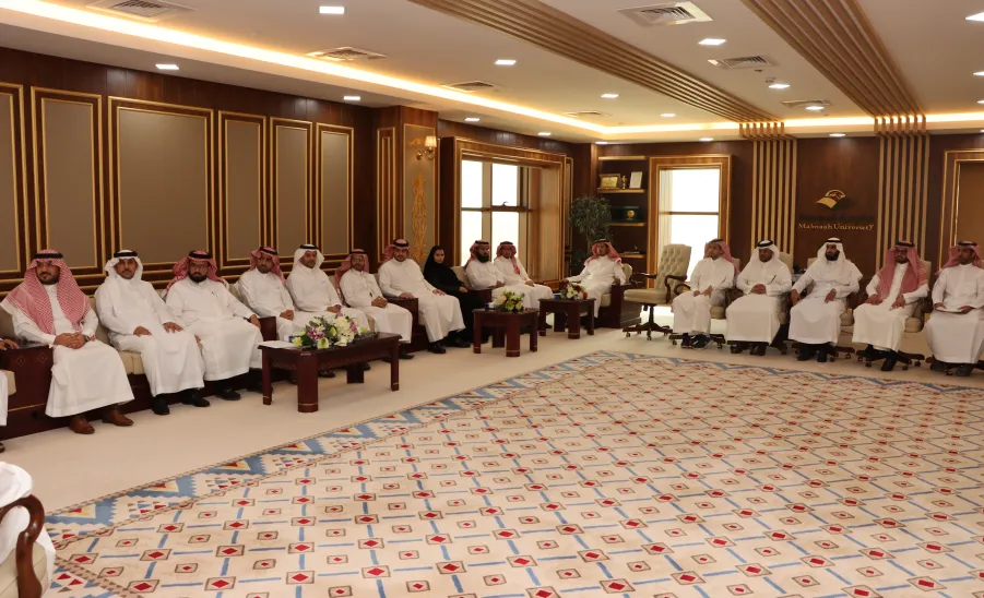 MU RECTOR MEETS THE UNIVERSITY LEADERS AND WORK TEAMS TO PREPARE FOR THE RENEWAL OF THE INSTITUTIONAL ACCREDITATION - رئيس الجامعة يلتقي بقيادات الجامعة