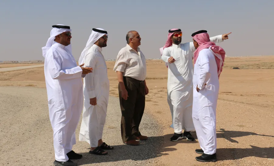 The General Administration of Projects hands over the location of the investment hospital project to Rakaez International Company - صورة 