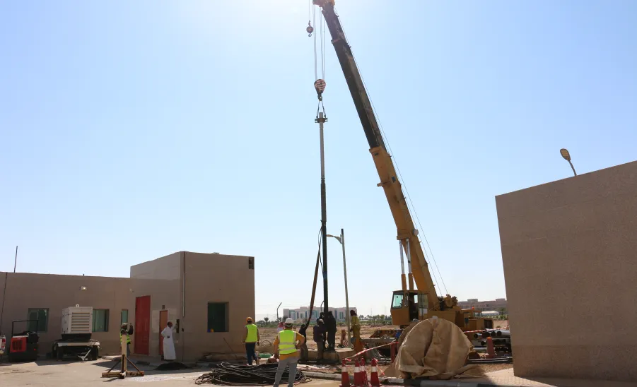 الإدارة العامة للمشروعات والتشغيل والصيانة تنفذ أعمال صيانة دورية لبئر المدينة الجامعة بالمجمعة - صورة