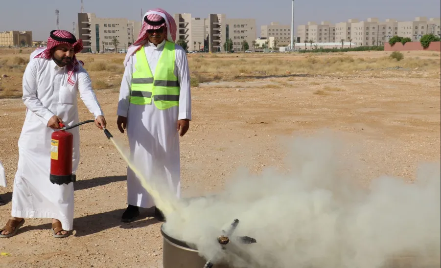 Department of Safety conducts training programs on safety methods - السلامة تُنفذ عدد من البرامج التدريبية عن كيفية استخدام مع وسائل السلامة