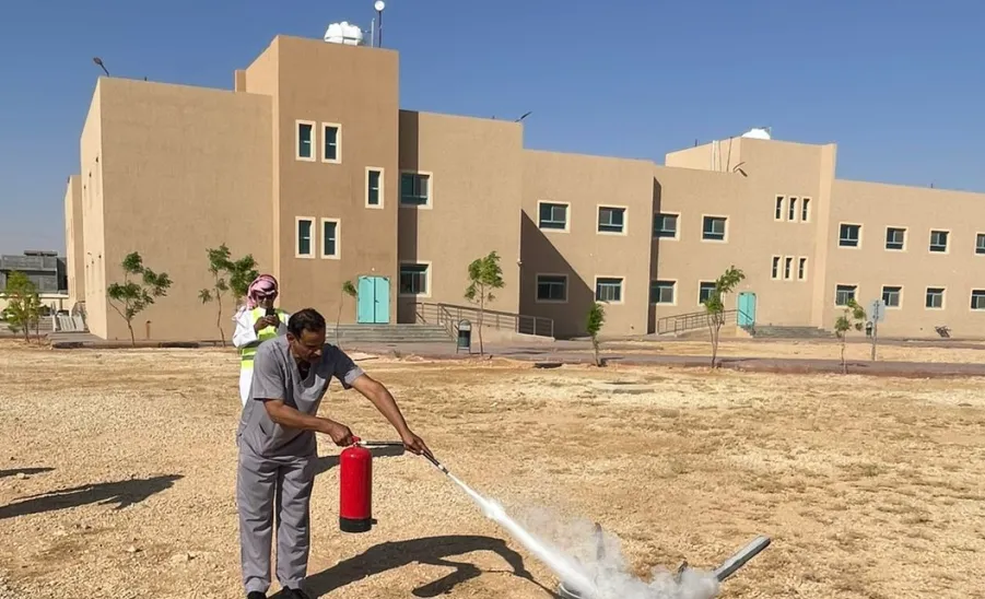 Department of Safety conducts training programs on safety methods - السلامة تُنفذ عدد من البرامج التدريبية عن كيفية استخدام مع وسائل السلامة