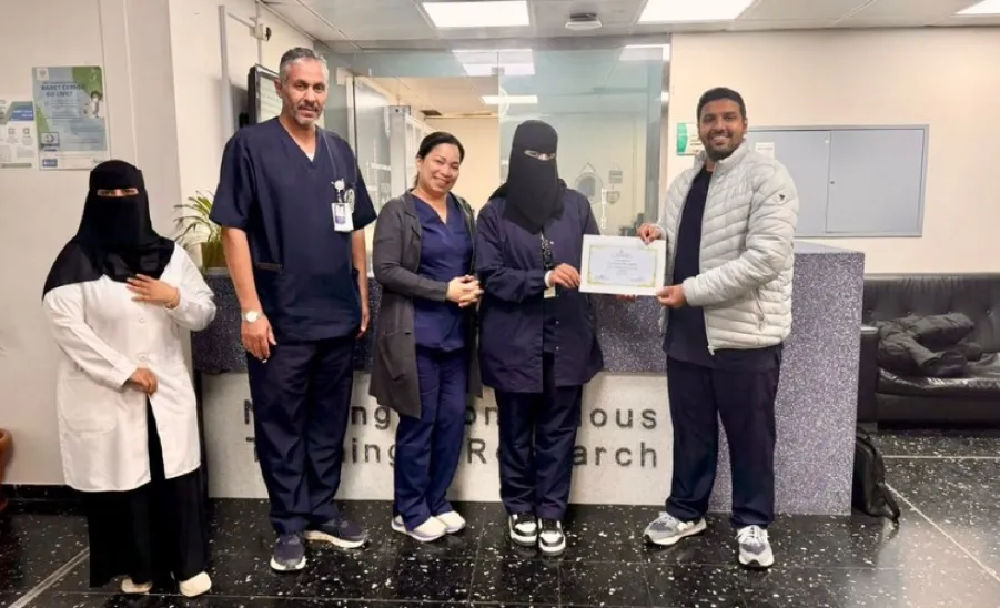 تكريم إحدى طالبات كلية التمريض كأفضل طالبة امتياز في مدينة الأمير سلطان الطبية العسكرية - تكريم إحدى طالبات كلية التمريض كأفضل طالبة امتياز في مدينة الأمير سلطان الطبية العسكرية