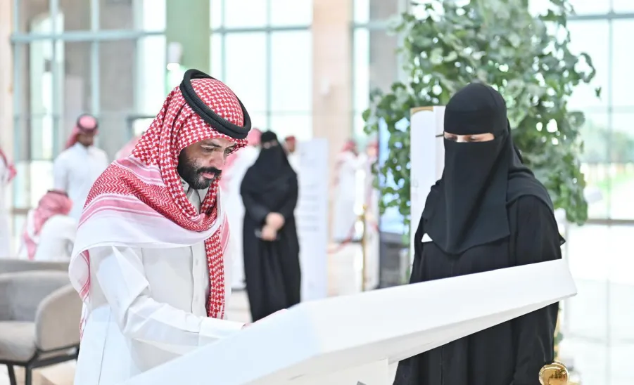Applied College staff participate in the periodic measurement project of employee engagement - الارتباط 