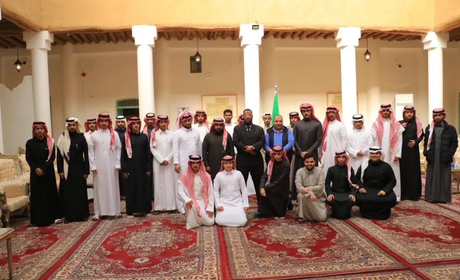 Students of Applied College visit the Emirate Palace in the Heritage Village in Ghat - زيارة قصر الغاط 