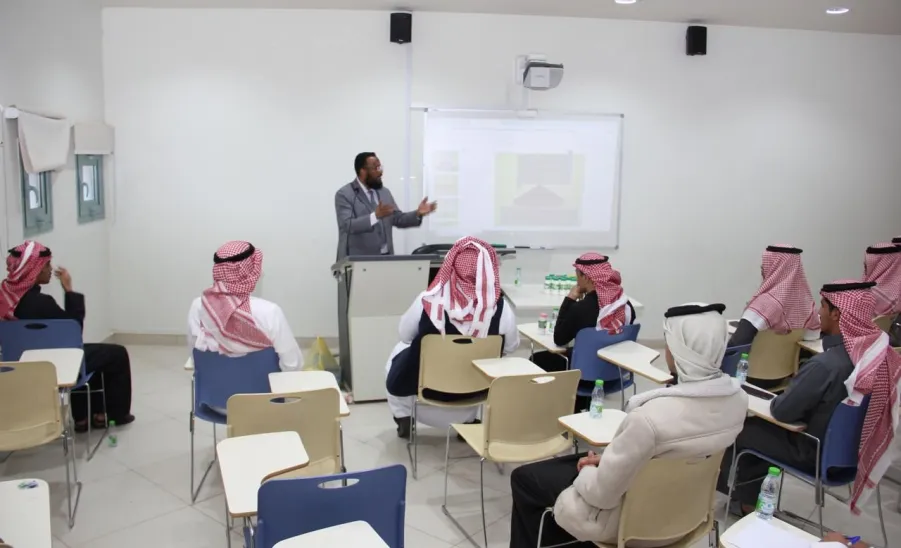 The college holds a training course on "Self-Discovery and Management" -  دورة 