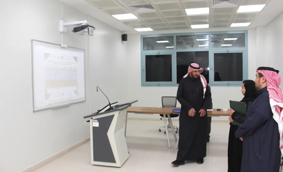 Tours of inspection to examination classrooms  -  جولات تفقدية في كلية التمريض لمقرات الاختبارات
