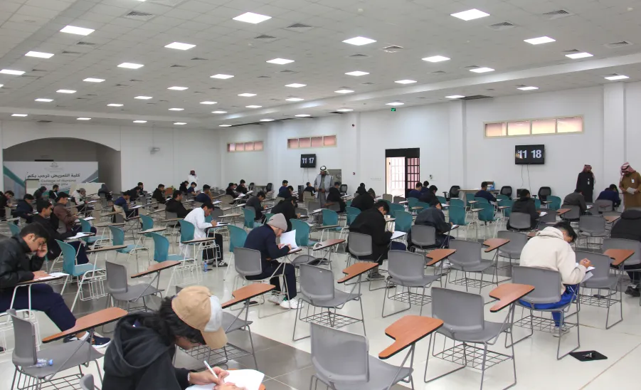 Tours of inspection to examination classrooms  -  جولات تفقدية في كلية التمريض لمقرات الاختبارات