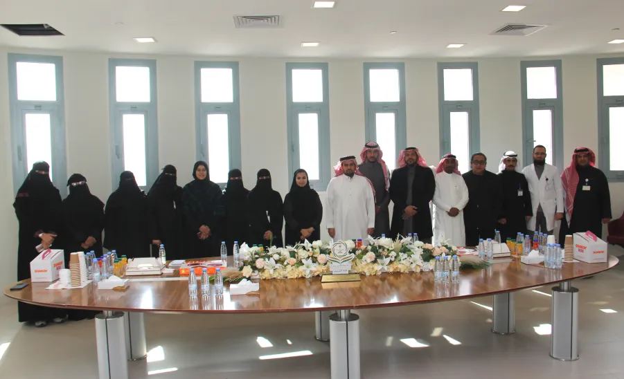 عميد ومنسوبي كلية التمريض يهنئون الدكتور جازي العتيبي  - عميد ومنسوبي كلية التمريض يهنئون الدكتور جازي العتيبي بمناسبة ترقيته إلى رتبة أستاذ في قسم الإدارة في التمريض