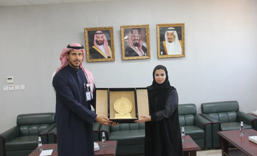 The Dean of Nursing College honors Relations and Documentation Department employees  -  عميد كلية التمريض تكرم رئيس وموظفي قسم العلاقات والتوثيق