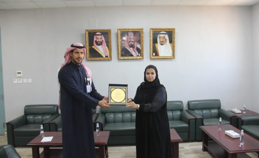 The Dean of Nursing College honors Relations and Documentation Department employees  -  عميد كلية التمريض تكرم رئيس وموظفي قسم العلاقات والتوثيق