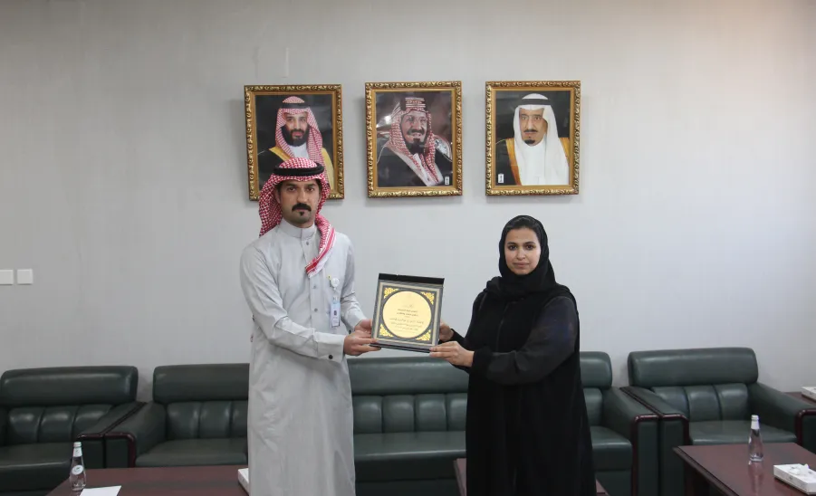The Dean of Nursing College honors Relations and Documentation Department employees  -  عميد كلية التمريض تكرم رئيس وموظفي قسم العلاقات والتوثيق